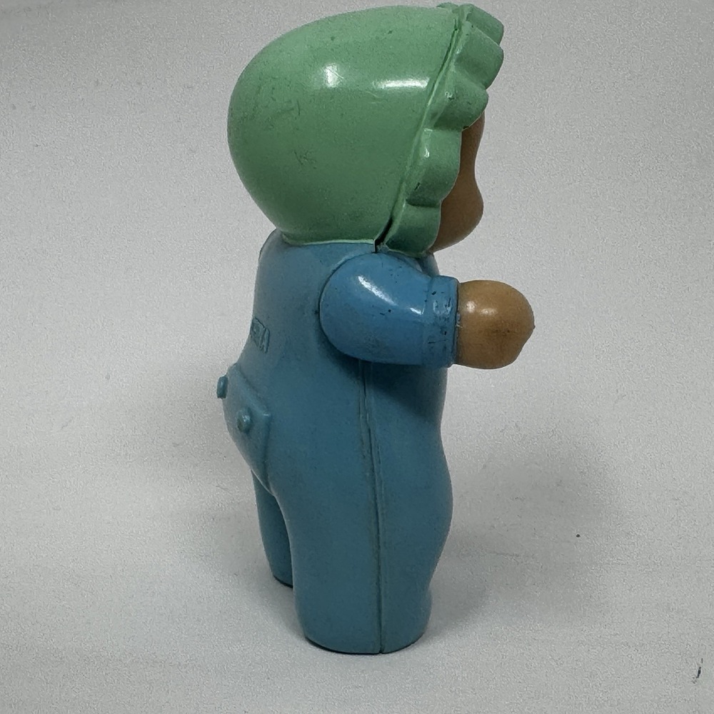 Little Tikes Dollhouse Infant Baby Doll Figure Blue Green Outfit 2.5" Bonnet - Picture 6 of 6